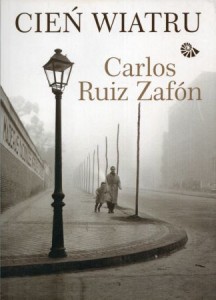 Zafon Carlos Ruiz - Cień wiatru. Przełożyli Beata Fabjańska-Potapczuk, Carlos Marrodan Casas. /Cmentarz Zapomnianych Książek/.
